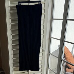 Chic Black Ribbed Cashmere Pencil Skirt